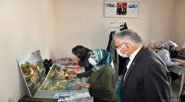 Başkan Memduh Büyükkılıç, sanat ve mesleki eğitim kurslarını ziyaret etti