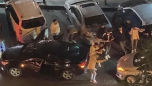 Beyoğlu'nda 'pes' dedirten görüntü! Yol ortasında halay çektiler, trafiği kilitlediler