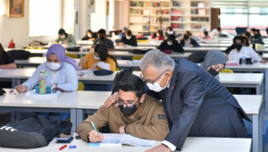 Büyükşehir Belediye Başkanı Büyükkılıç, kütüphanede gençlerle buluştu 