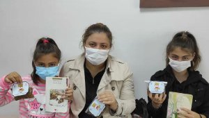 Büyükşehir Kütüphanesinde kitap alana mama hediye ediliyor