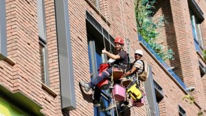 'Dağ cambazı' gençler yükseklere tırmanma tutkusunu işe dönüştürdü