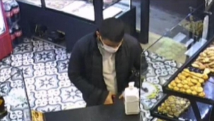 Ekmek almaya geldi, tezgahtaki çalışanın telefonunu çaldı