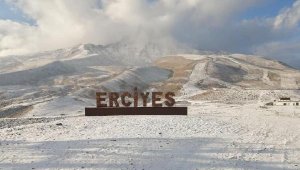 Erciyes'e kar yağdı