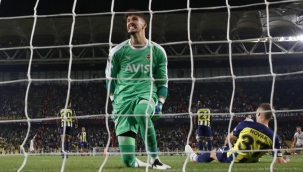 Fenerbahçe taraftarından Altay Bayındır'a alkış