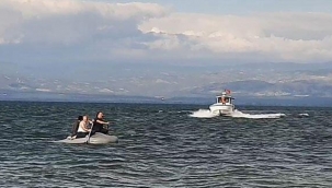 Göle düşen amatör balıkçılar ölümden döndü