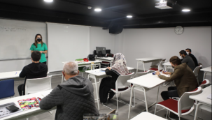 İngilizce Talas akademide öğrenilir