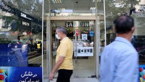 İran'da esnaf Güney Kore mallarına getirilen ithalat yasağının fiyatları artıracağı görüşünde