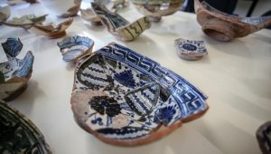 İznik çini fırınları kazısında 'kırmızı hamurlu' seramikler bulundu