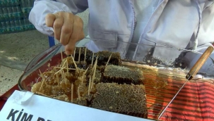 Kadıköy'de 4 ay önce kurulan arı kovanında yetişen ballar mahalle sakinleriyle buluştu