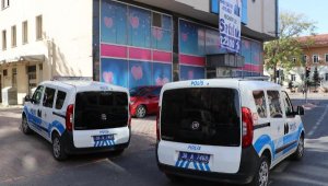 Kapanan hastaneden hırsızlık yaparken yakalandı