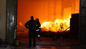 Kayseri'de kağıt fabrikasında yangın; alevler fabrikayı kapladı