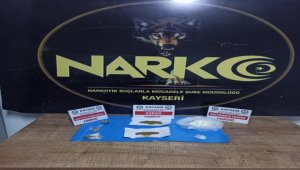 Kayseri'de halı ve yorgan içerisine gizlenmiş uyuşturucu ele geçirildi