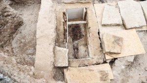 Kazlıçeşme Arkeolojik Kazı Alanı'nda lahit ve sandık tipi mezar bulundu