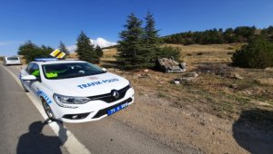 Kırıkkale'de devrilen otomobilin polis memuru sürücüsü yaralandı
