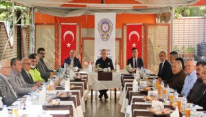 Kırşehir'de emniyet yetkilileri, muhtarları bilgilendirdi