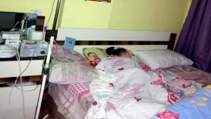 Kırşehir'de sağlık çalışanları karnından beslenen Mina için seferber oldu