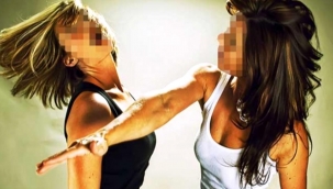 Kocasıyla yasak aşk yaşayan ünlü şarkıcıyı asansörde dövdü!