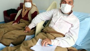 Koronavirüs tedavisi gördüğü hastanede, sağlık çalışanlarına şiirler yazdı