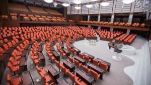 Meclis 2,5 aylık aradan sonra yasama çalışmalarına yeniden başlıyor