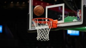 NBA'de hazırlık maçlarında iki Türk oyuncu forma giydi