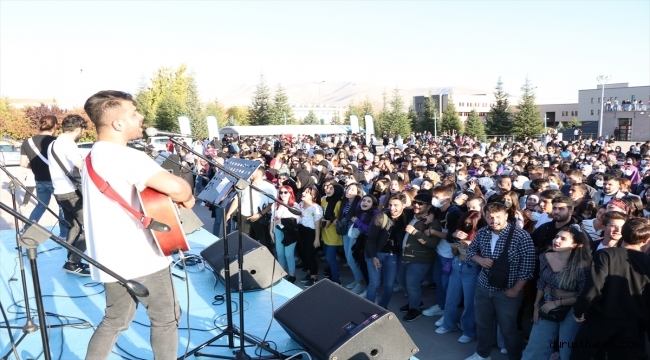 Niğde'de üniversite öğrencilerine "hoş geldin" konseri verildi