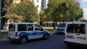 Pencereden düşen oğul öldü, kalp krizi geçiren anne tedavide