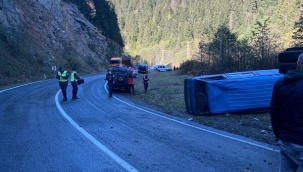 Rize'de cezaevi aracı devrildi: 11 yaralı