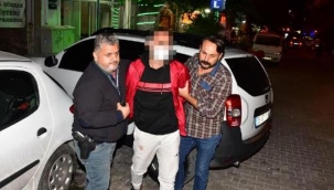 Sokakta karşılaştığı husumetlisini defalarca sırtından bıçakladı