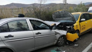 Taksi ile otomobil çarpıştı: 1 ölü, 3 yaralı