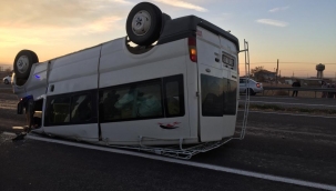 Tarım işçilerini taşıyan midibüs devrildi: 11 yaralı