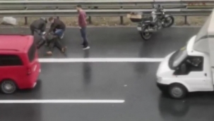  TEM'de bariyerlere çarpan motosiklet sürücüsü hayatını kaybetti