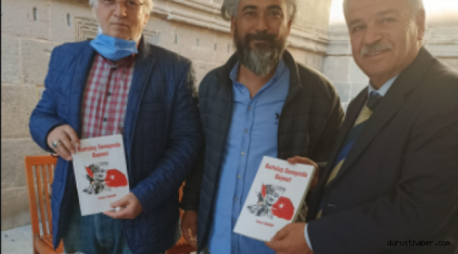 Yazar Yüksel Kalkan, Hunat'ta kitaplarını imzaladı