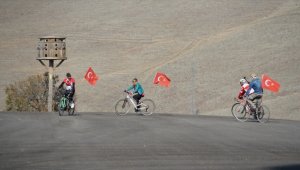 Atatürk'ü anmak için yola çıkan Bisiklet İnisiyatifi Grubu üyeleri Polatlı'ya ulaştı