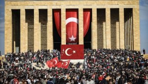 Atatürk'ün ebediyete intikalinin 83. yılında vatandaşlar Anıtkabir'e akın etti