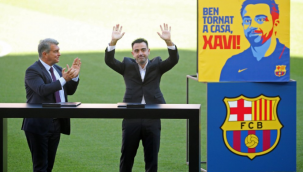 Barcelona, Xavi'ye imza töreni düzenledi