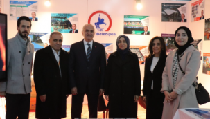 Başkan, Düzce Standında Misafirlerini Ağırladı Özlü: “ Gençleri İçin Yeni Projeler Hazırlanacak” Başkan Özlü Başkent'te Düzce'yi Tanıttı