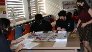 Bursa'da lise öğrencileri tasarrufu oyunla öğreniyor