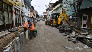 Bursa Osmangazi'de kaldırımlar yenileniyor 