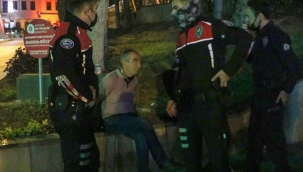 Dehşete düşüren olay! 'Gel sana sarılayım' deyip kalçasından bıçakladı