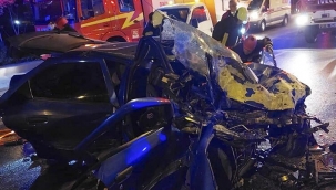 Denizli’de beton bariyere çarpan otomobilin sürücüsü hayatını kaybetti