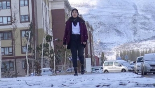 Doğu'da kar ve soğuk etkili oluyor... Hava sıcaklığı -5'e düştü, kar kalınlığı 10 cm'i buldu