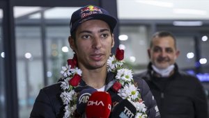 Dünya şampiyonu Razgatlıoğlu: Ülkemde böyle karşılanmak gurur verici