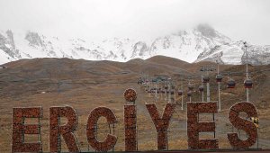 Erciyes Dağı'nın zirvesi beyaza büründü