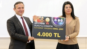 ERÜ’de “Ahi Evran Ruhuyla Esnafım” Fotoğraf Yarışmasında Dereceye Girenlere Ödülleri Verildi