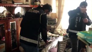 Evinde 284 parça tarihi eserle yakalandı
