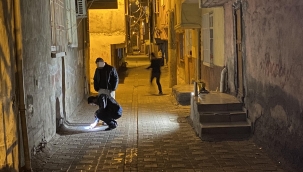 Husumetli iki grup sokakta çatıştı: 2 yaralı