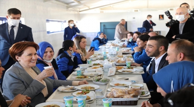 İYİ Parti Genel Başkanı Akşener, Ankara'da çorap fabrikasını ziyaret etti