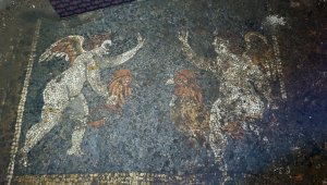 İzmir'de Romalı bir zengine ait 2700 yıllık iki mozaik bulundu