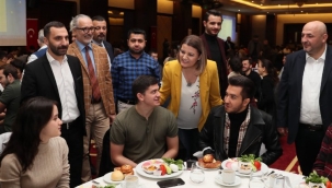 İzmit Belediye Başkanı, Kocaeli Üniversitesi öğrencileriyle buluştu