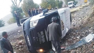 Kahta'da minibüs şarampole devrildi: 6 yaralı